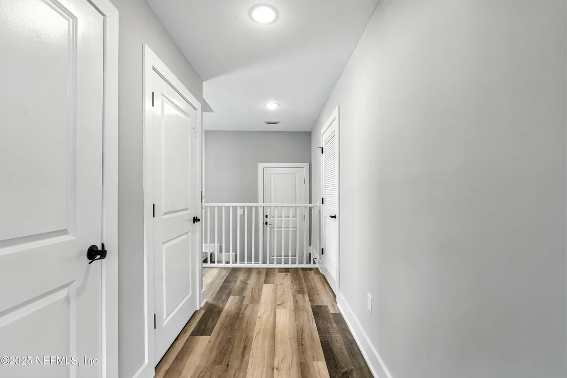 Photo of 15 COMARES Avenue