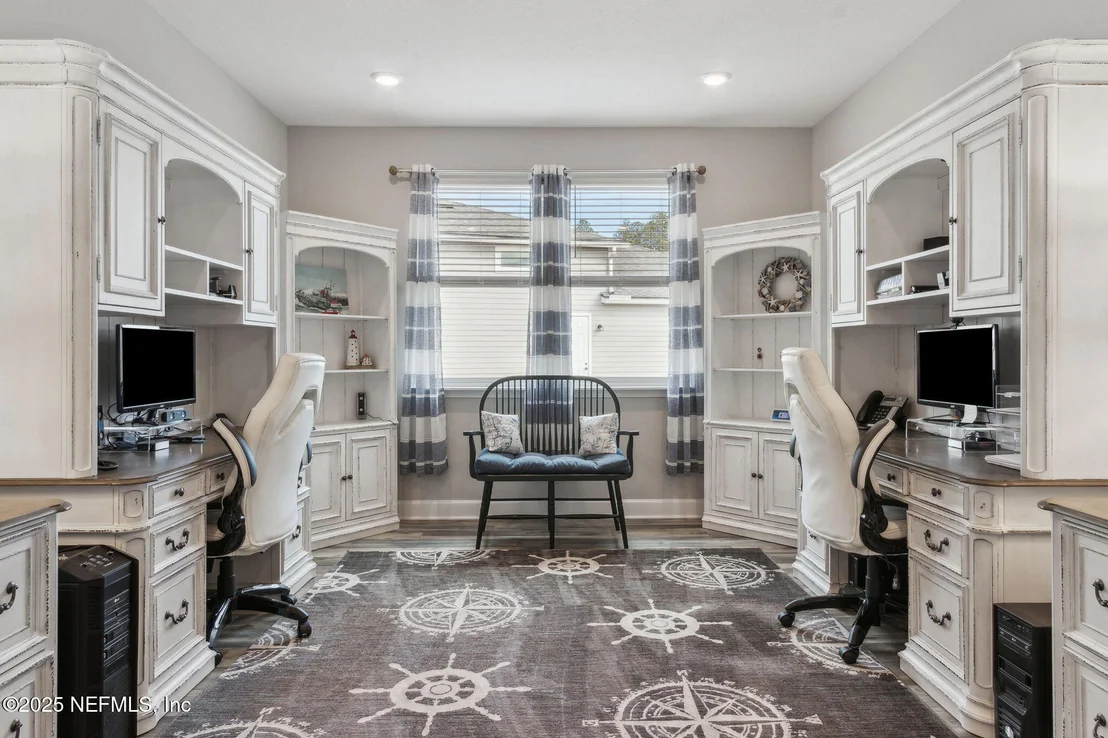 Photo of 85558 FALL RIVER Parkway