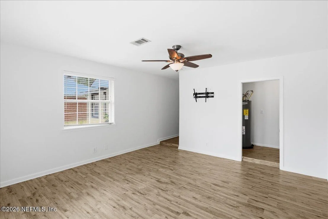 Photo of 425 3RD Street W