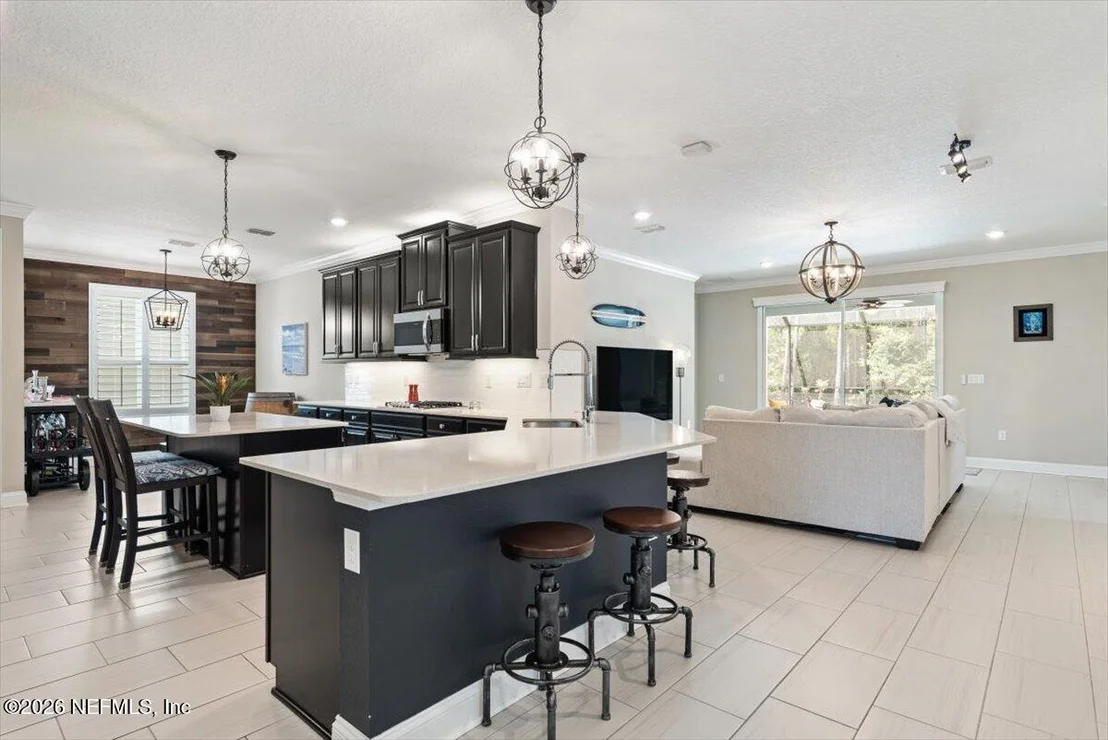 Photo of 472 GLORIETA Drive