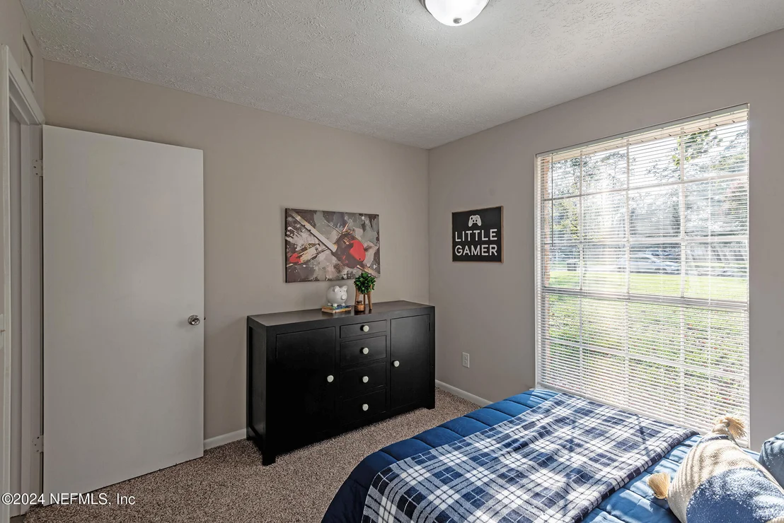 Photo of 7995 SARCEE Trail