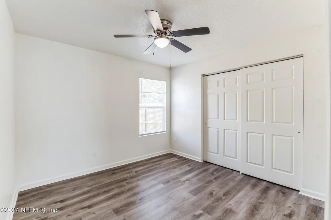 Photo of 908 W 9TH Street