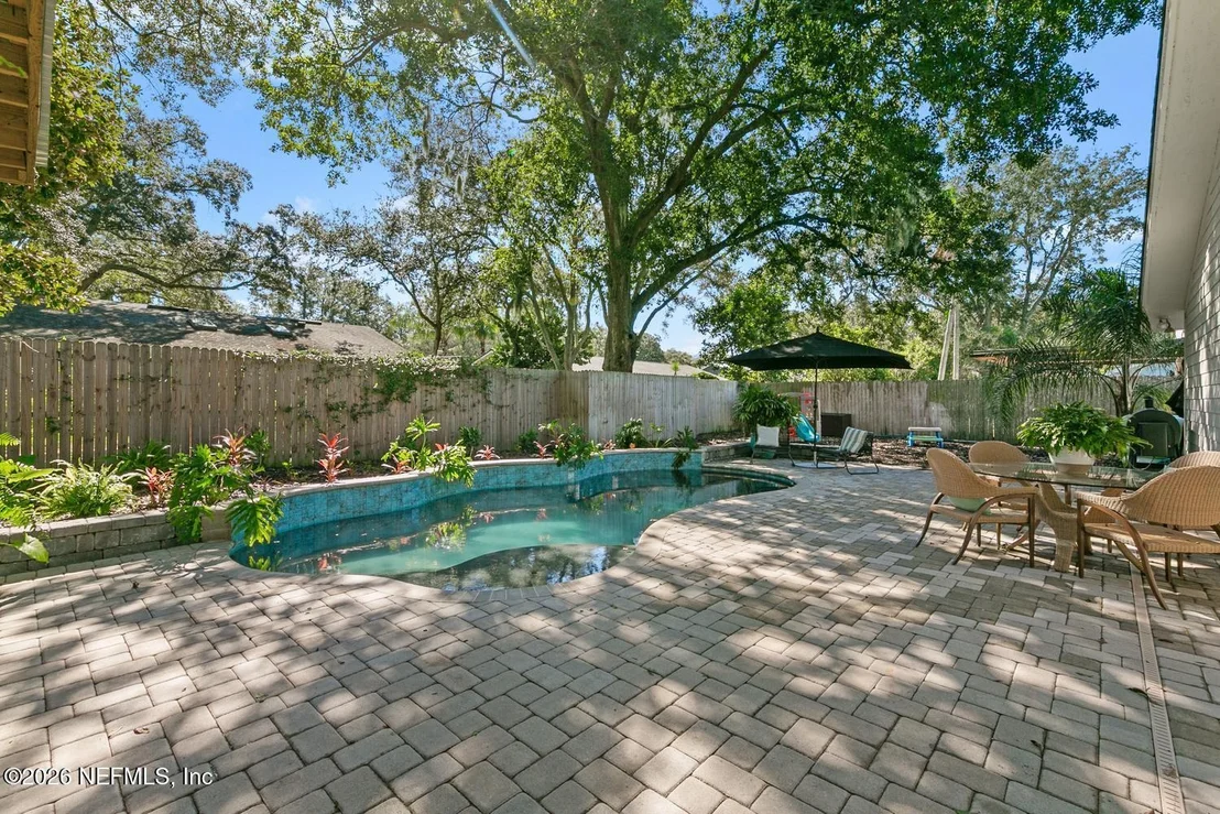 Photo of 1105 KINGS Road