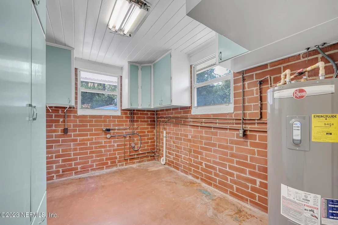 Photo of 2233 MAPLE LEAF Drive E