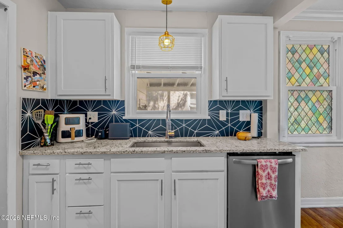 Photo of 1532 CHARON Road