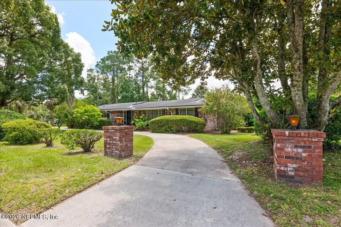 Photo of 3902 MONCRIEF Road W