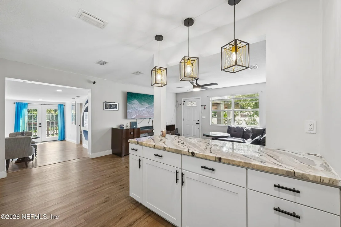 Photo of 5121 DUNSTAN Road