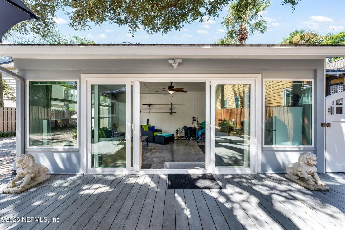 Photo of 1242 BEACH Avenue