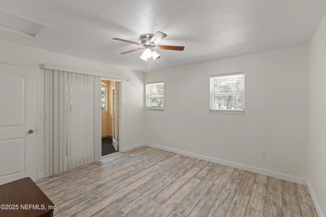 Photo of 303 SE 3RD Avenue