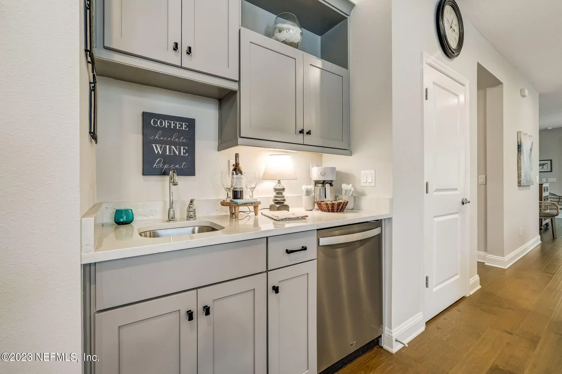 Photo of 214 HOPTREE Place