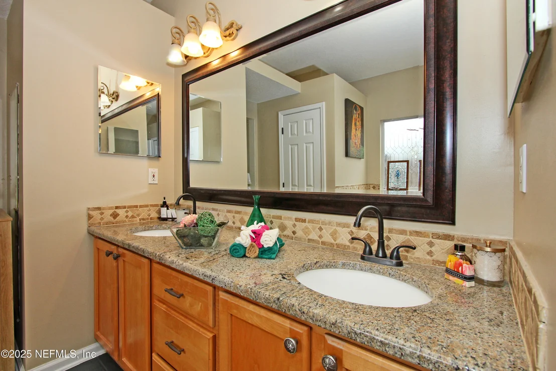 Photo of 1121 ANDREA Way
