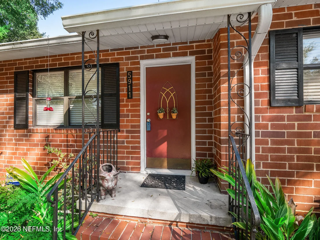 Photo of 5911 HYDE PARK Circle