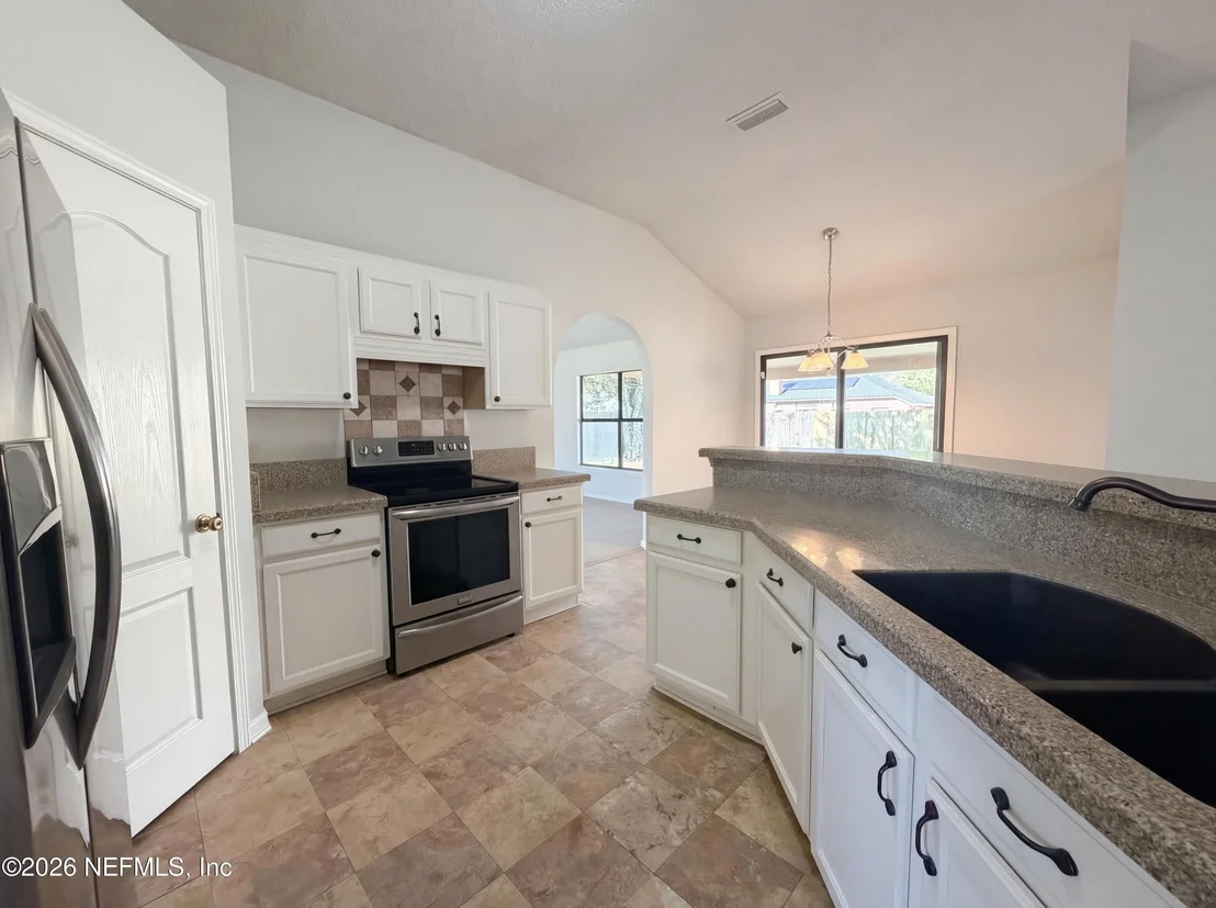 Photo of 585 THORNBERRY Road