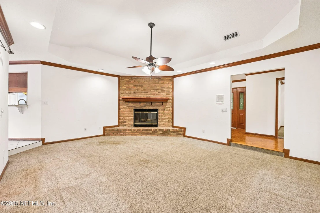 Photo of 331 OAK Drive S