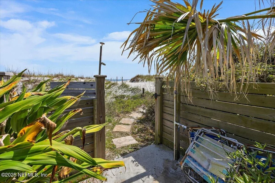 Photo of 1515 BEACH Avenue