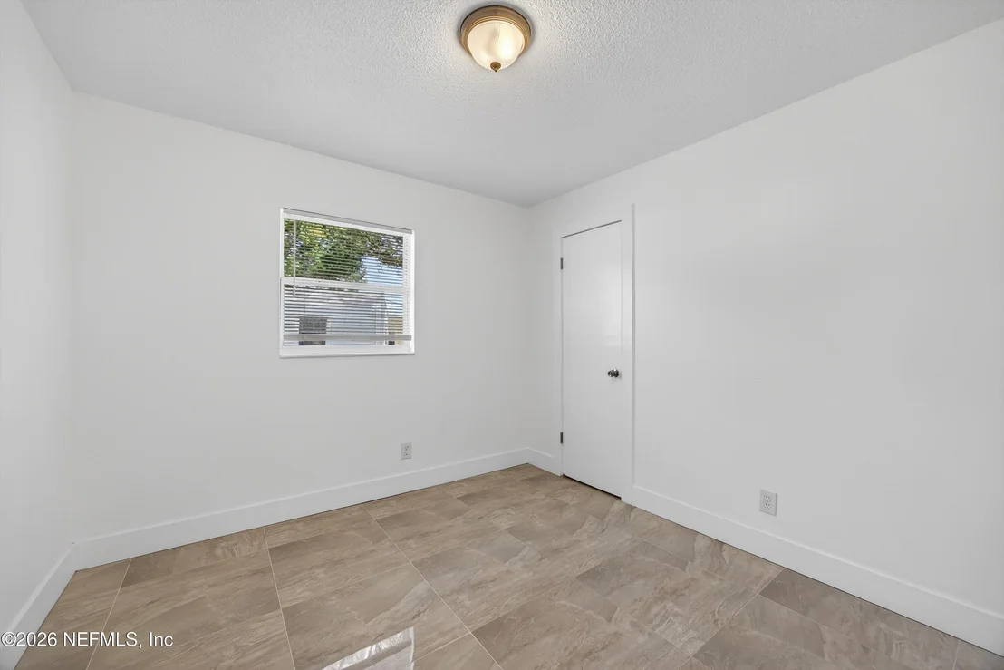 Photo of 217 CARVER Street W