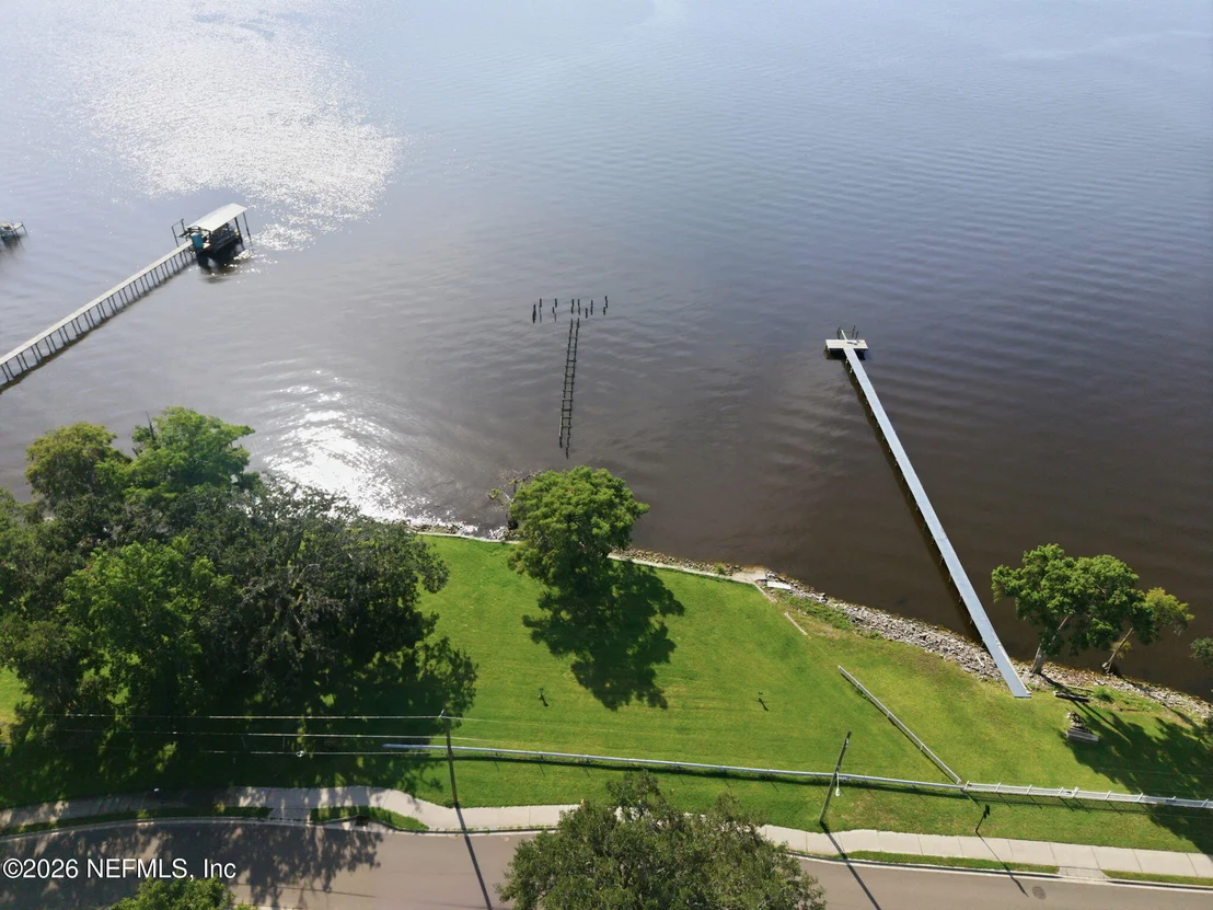 Photo of 514 RIVER Road