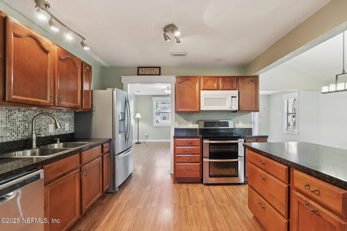 Photo of 2707 MERWYN Road