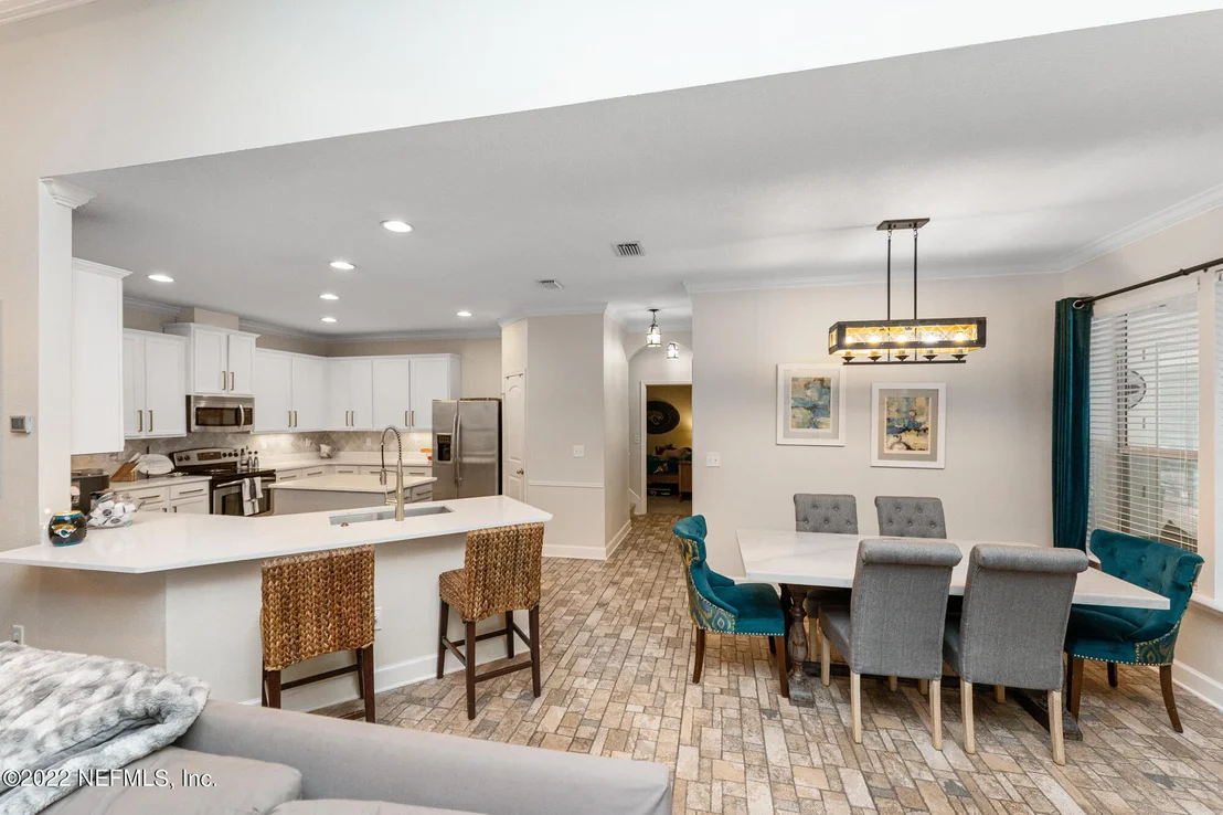 Photo of 120 N ATHERLEY Road