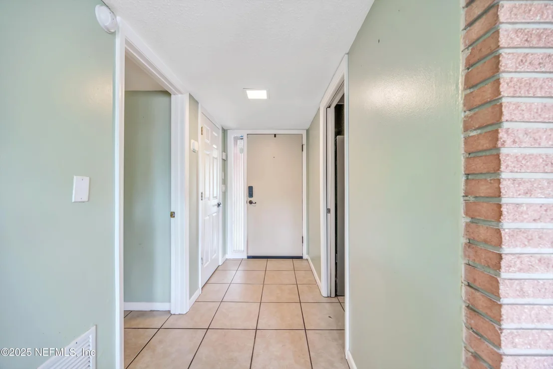 Photo of 1005 LAS ROBIDA Drive