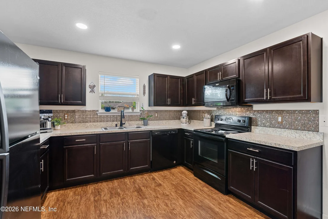 Photo of 6178 DAYLILLY Road