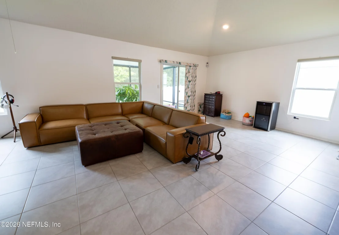 Photo of 68 OAKLEAF Way