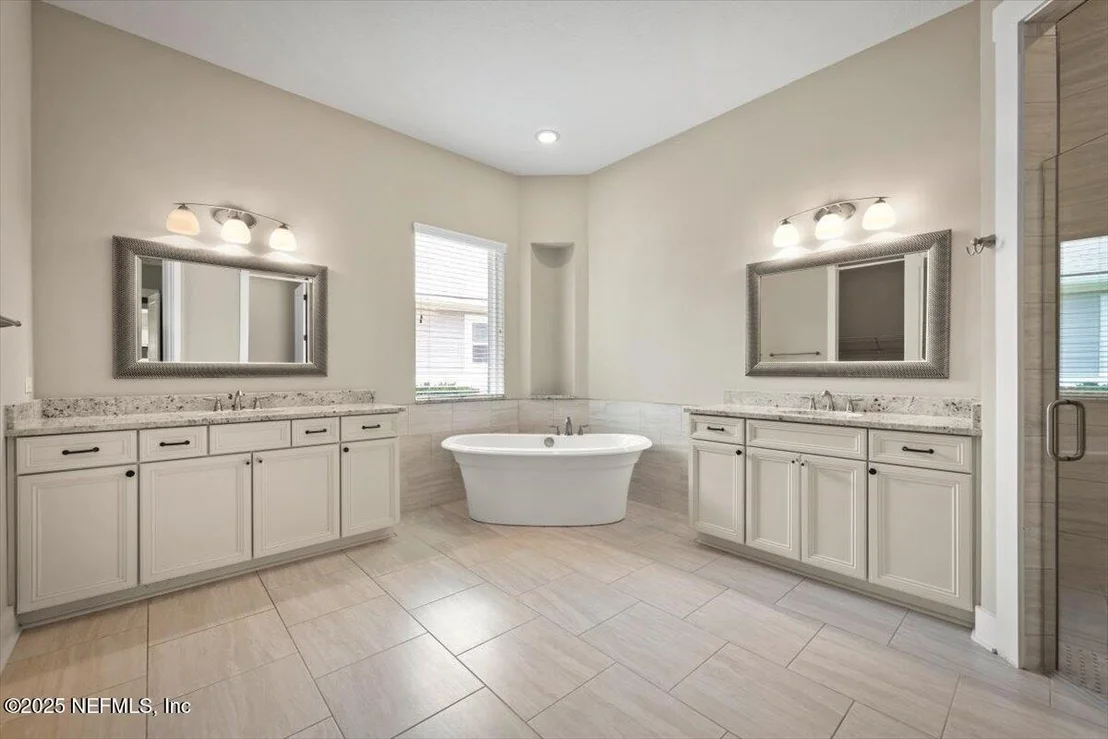 Photo of 305 SEAHILL Drive