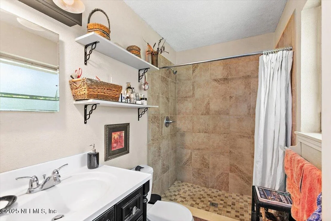 Photo of 10548 HEMMING Road