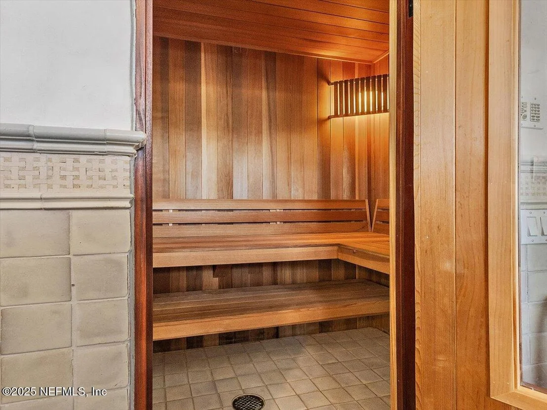 Photo of 1515 BEACH Avenue