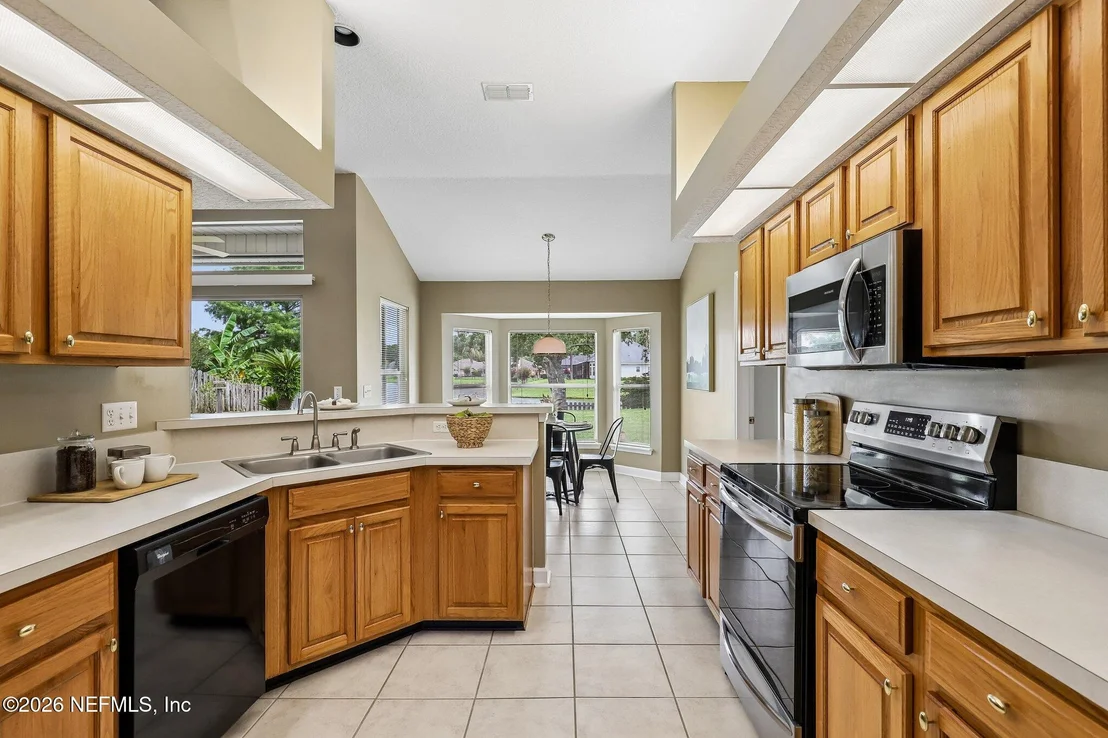 Photo of 372 MAPLEWOOD Drive