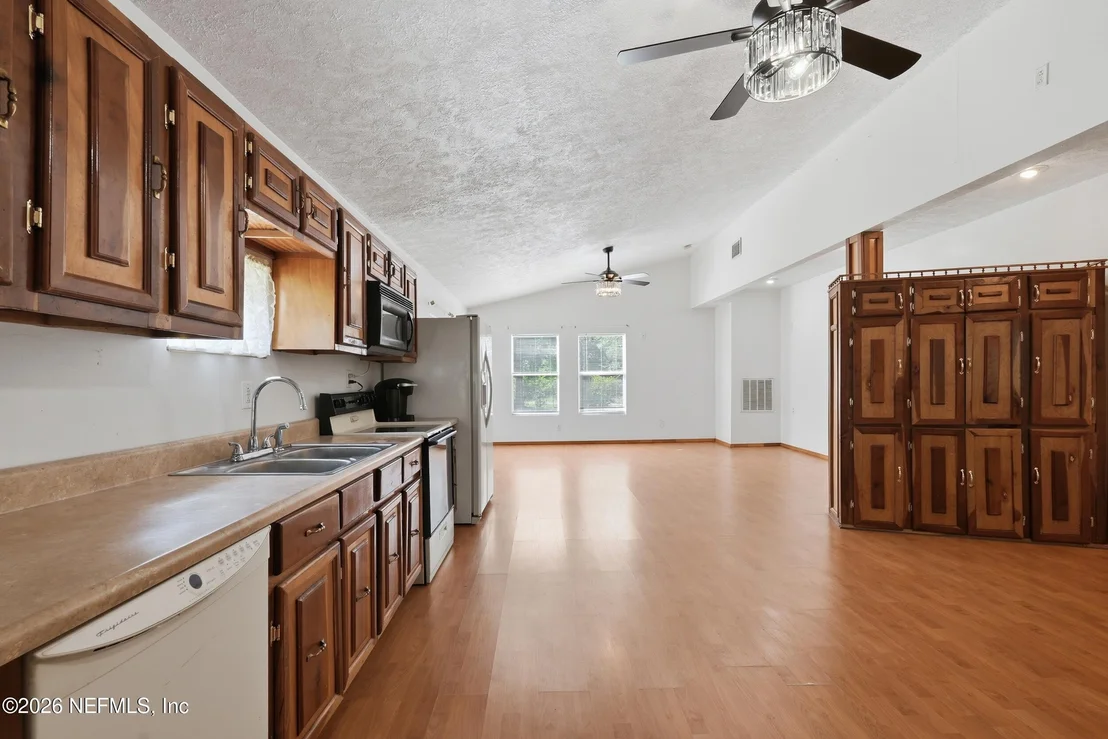 Photo of 246 AZALEA Avenue