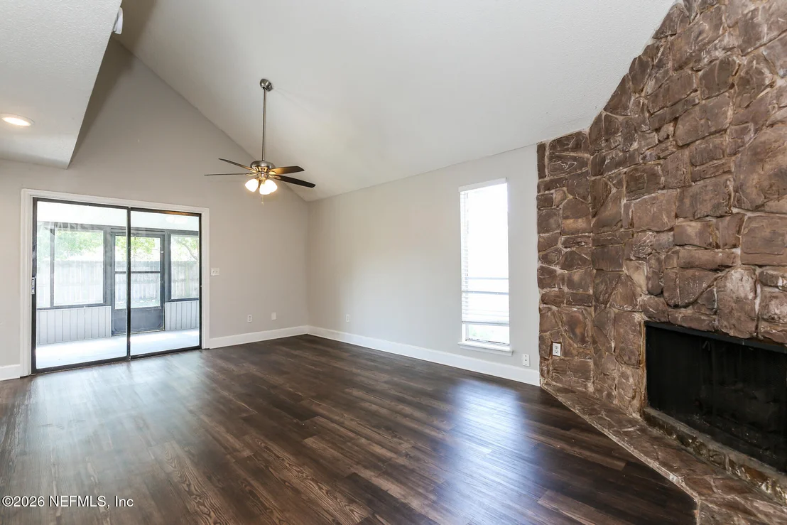 Photo of 2437 OAKVIEW Drive