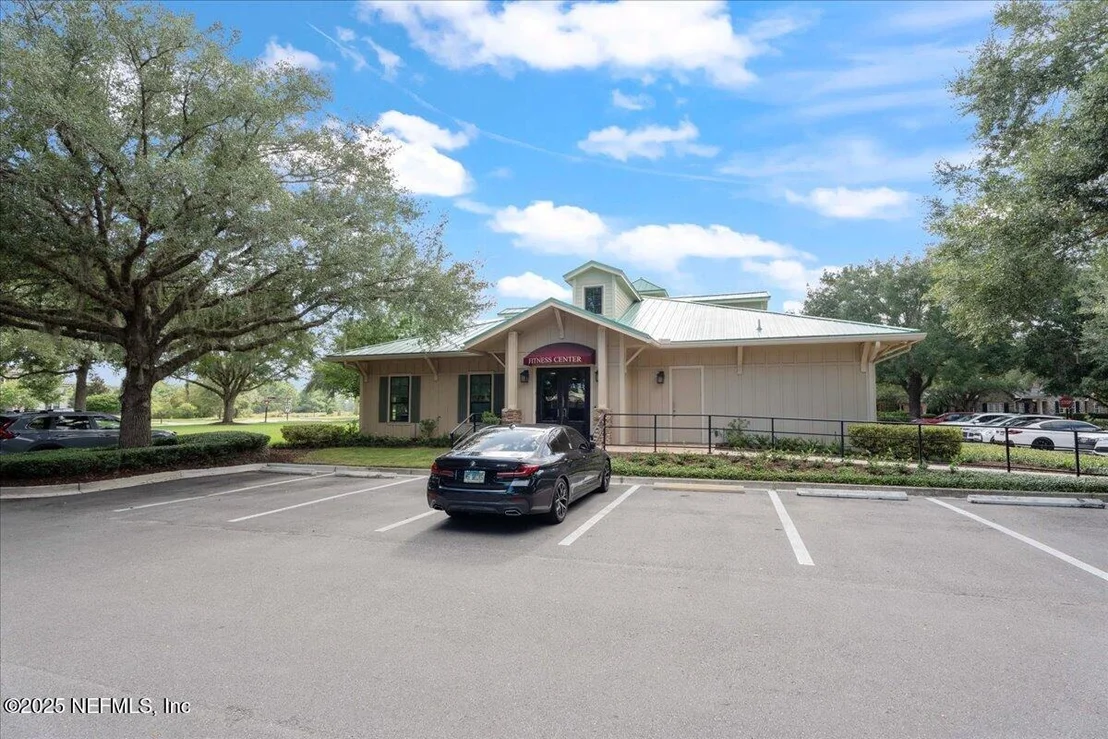 Photo of Unit 302 at 955 REGISTRY Boulevard
