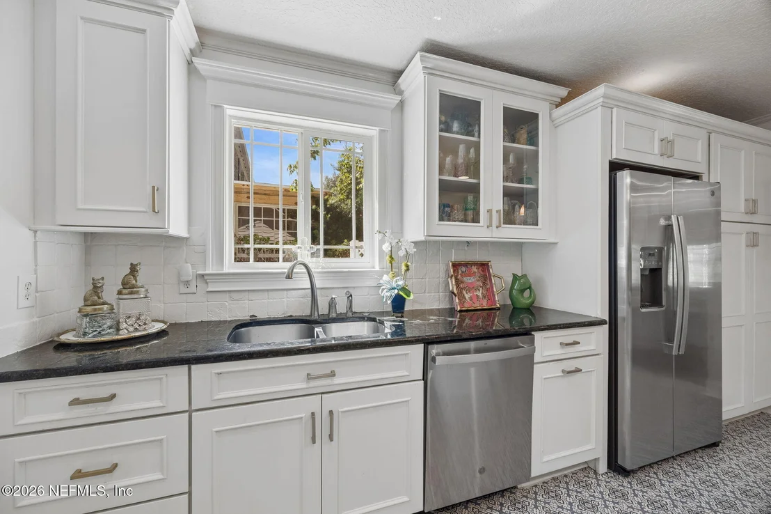 Photo of 1237 MAPLETON Road