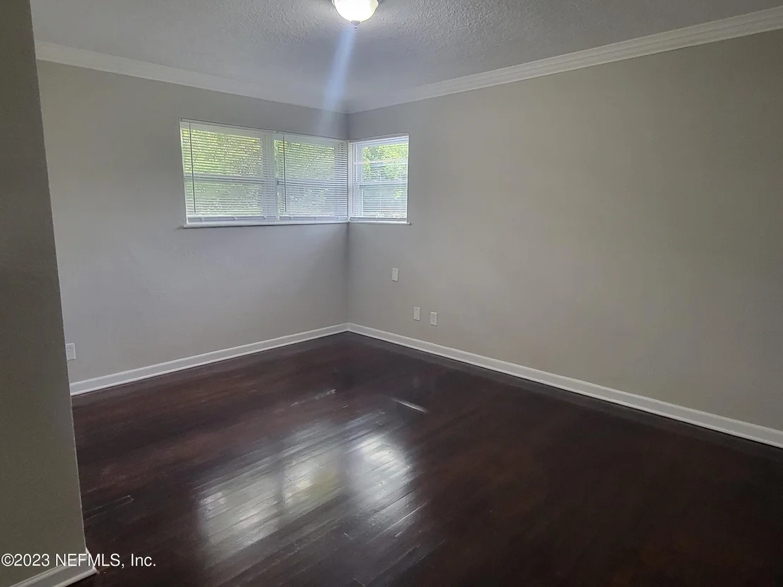 Photo of 5886 MONCRIEF Road