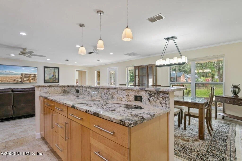 Photo of 241 OAK Drive S