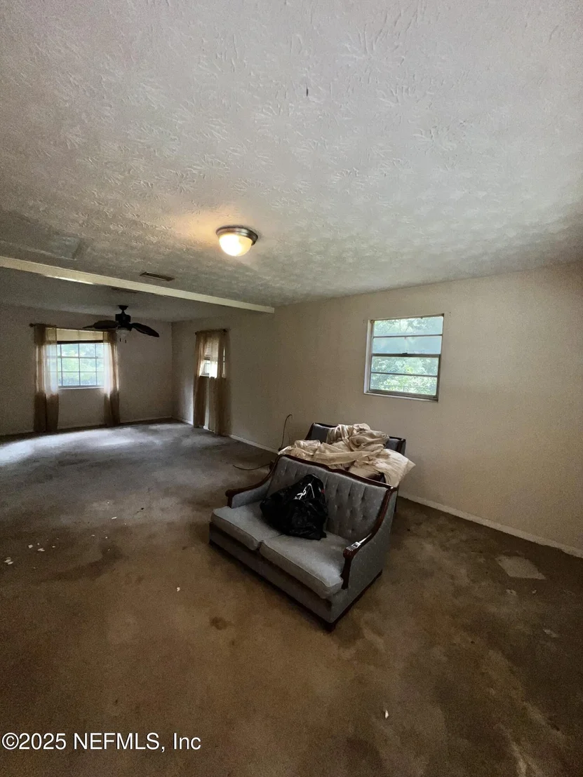 Photo of 2731 HOWARD Road
