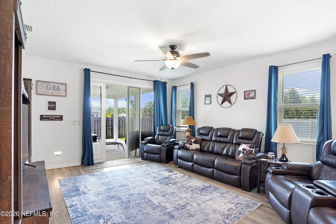 Photo of 1095 PERSIMMON Drive