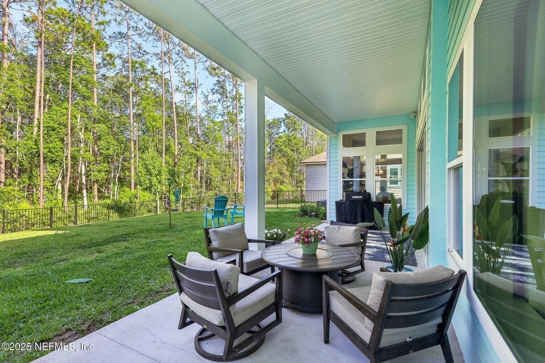 Photo of 716 PALM CREST Drive