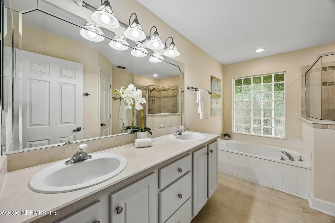 Photo of 556 REDBERRY Lane