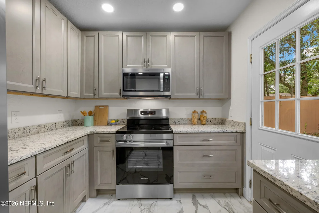 Photo of 1263 MACARTHUR Street