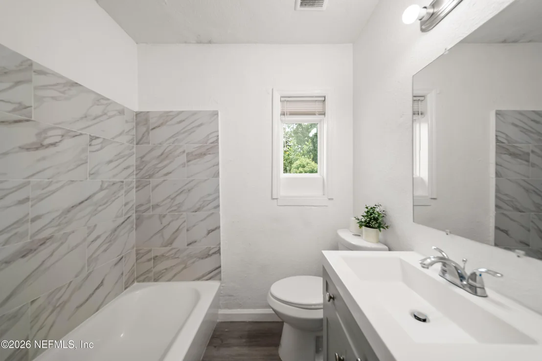 Photo of 1241 KING ARTHUR Road