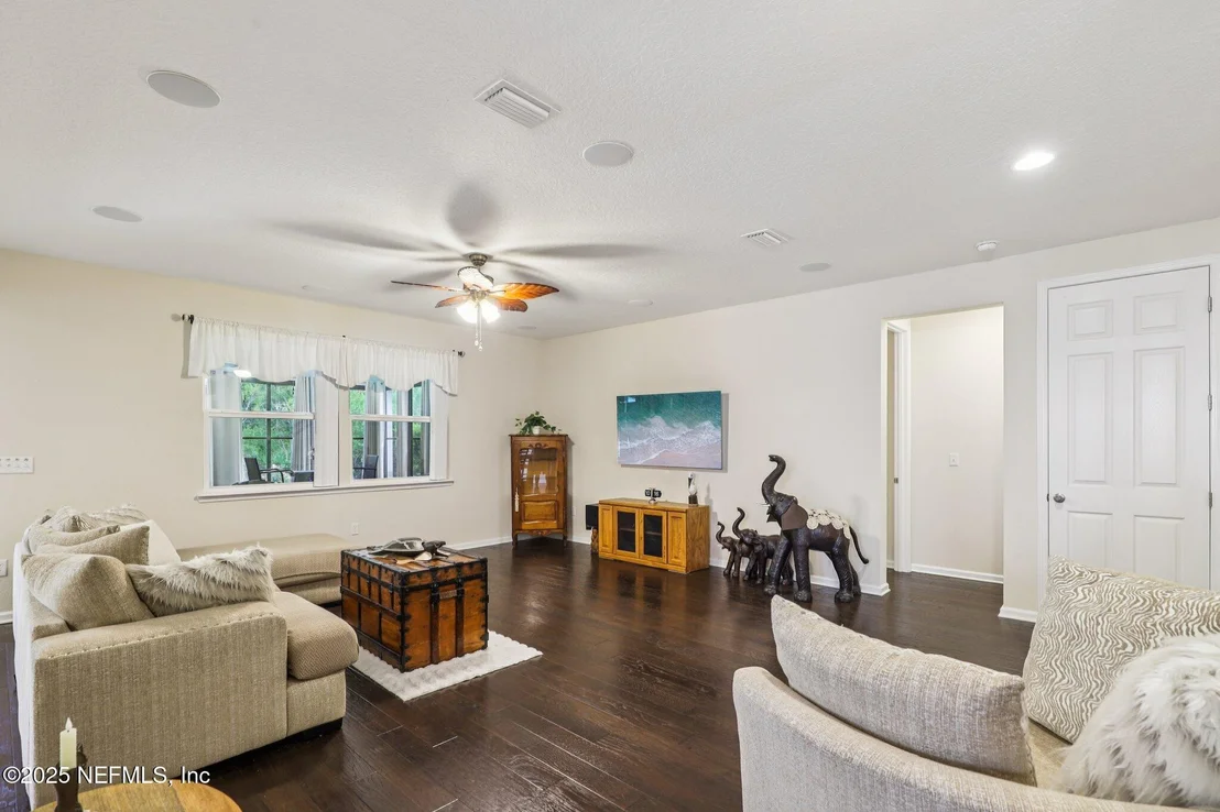 Photo of 261 PALISADE Drive