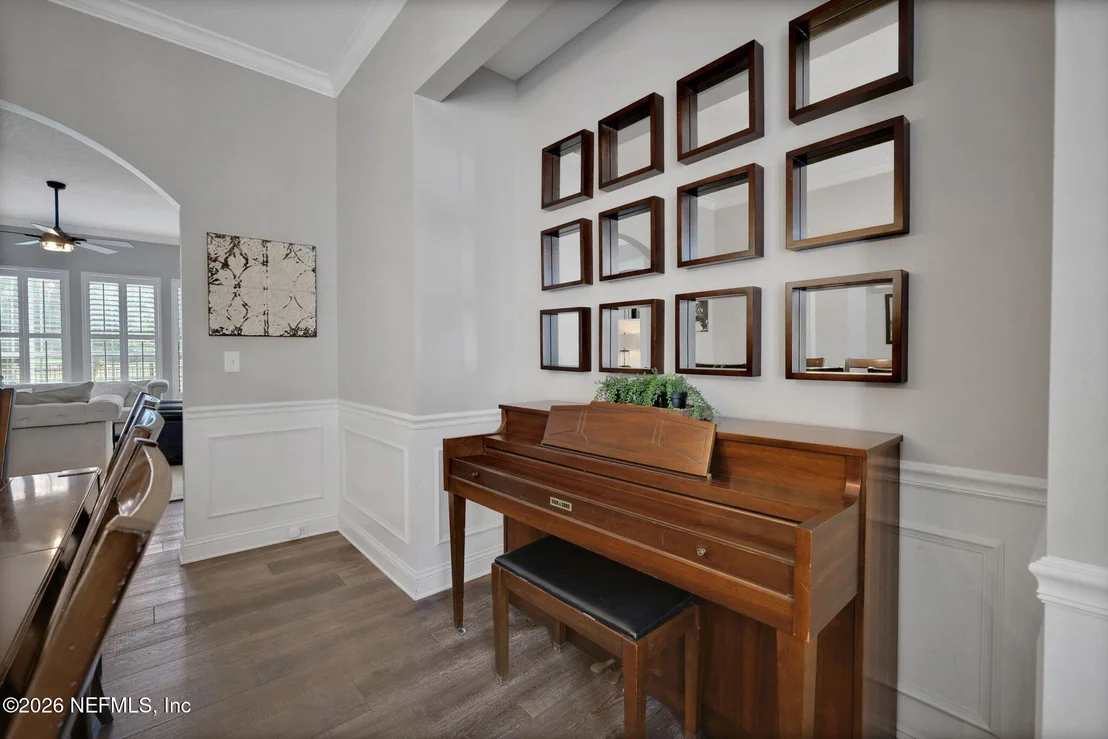 Photo of 1005 MEADOW VIEW Lane