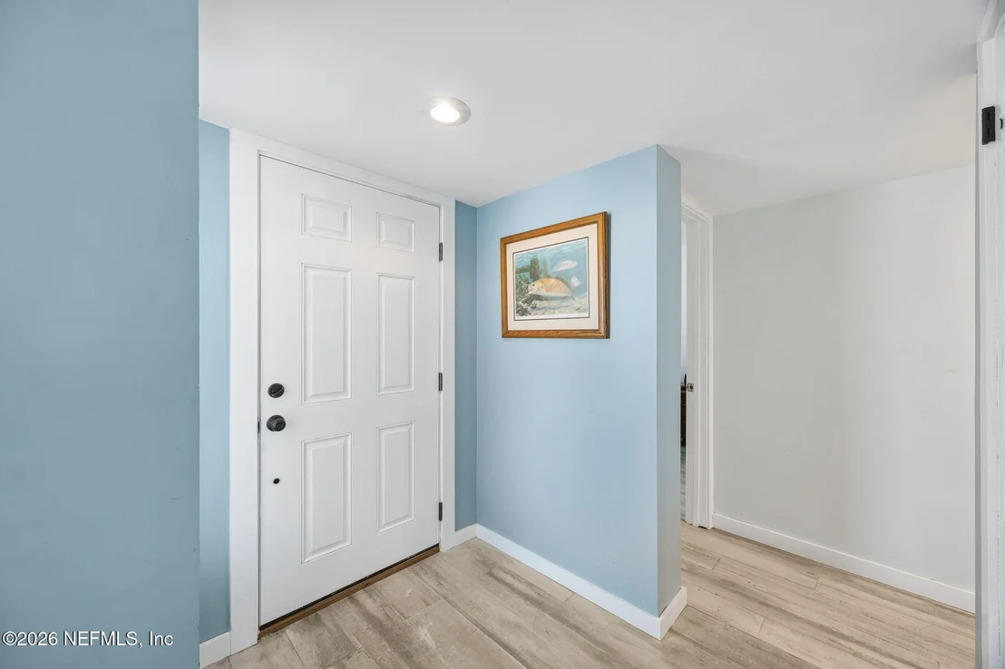 Photo of 930 RIVER Road