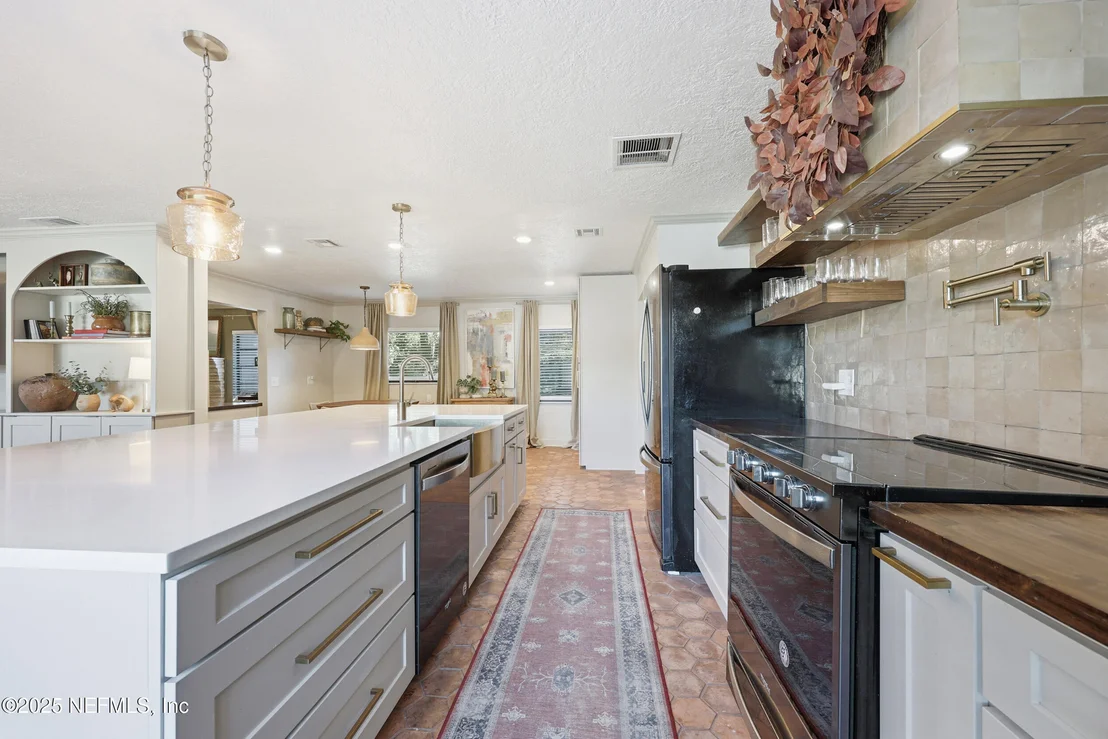 Photo of 1315 MAYFAIR Road