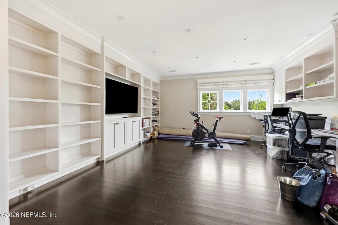 Photo of 1030 MAPLE Lane