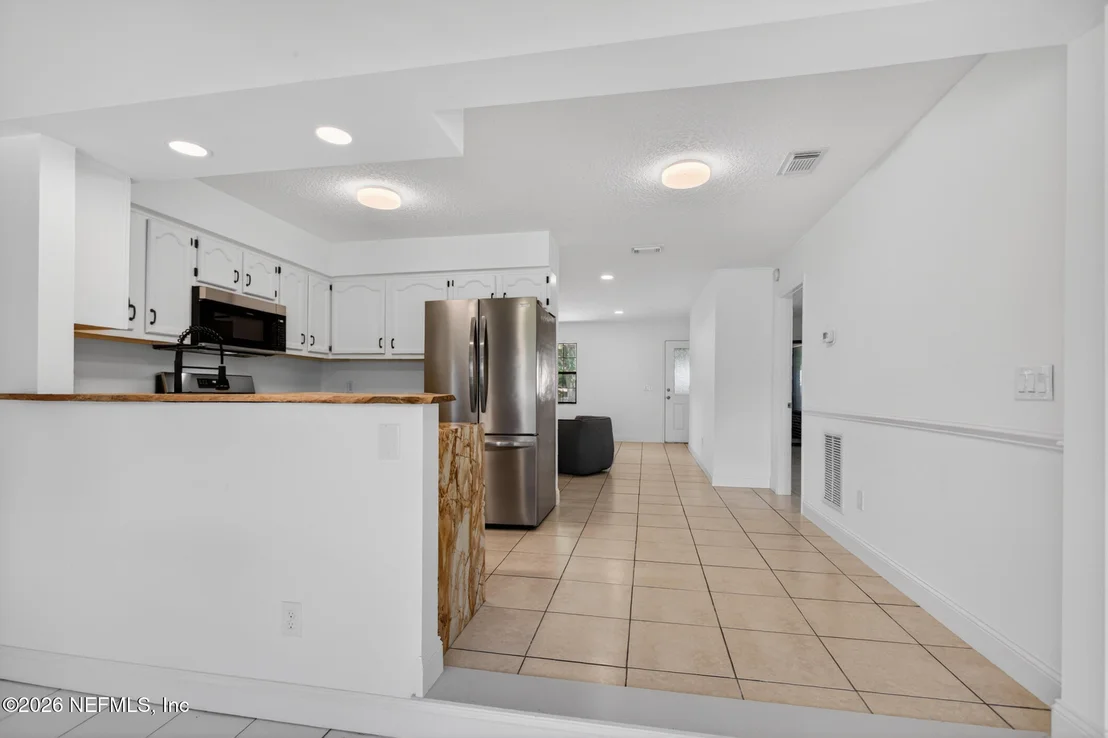 Photo of 407 POMONT Avenue