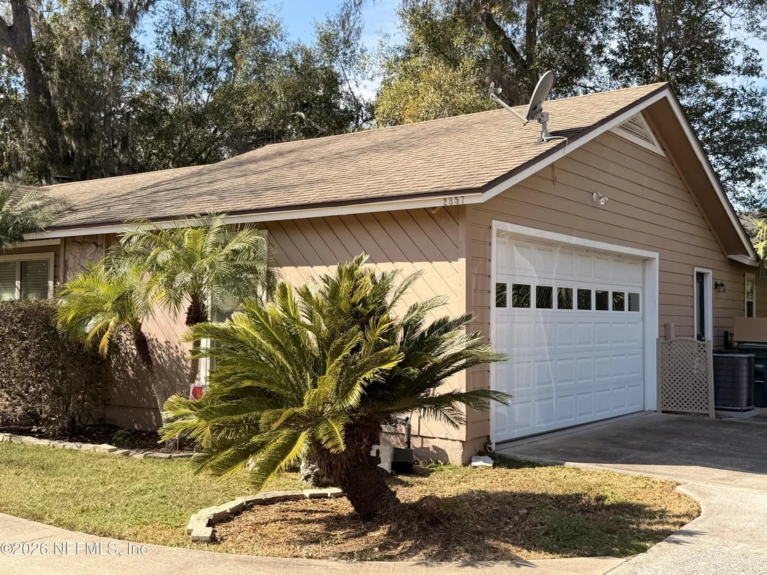 Photo of 2857 BEAUCLERC Road