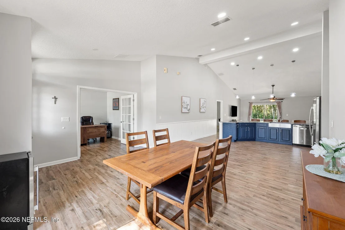 Photo of 2500 CEDAR TRACE Drive W